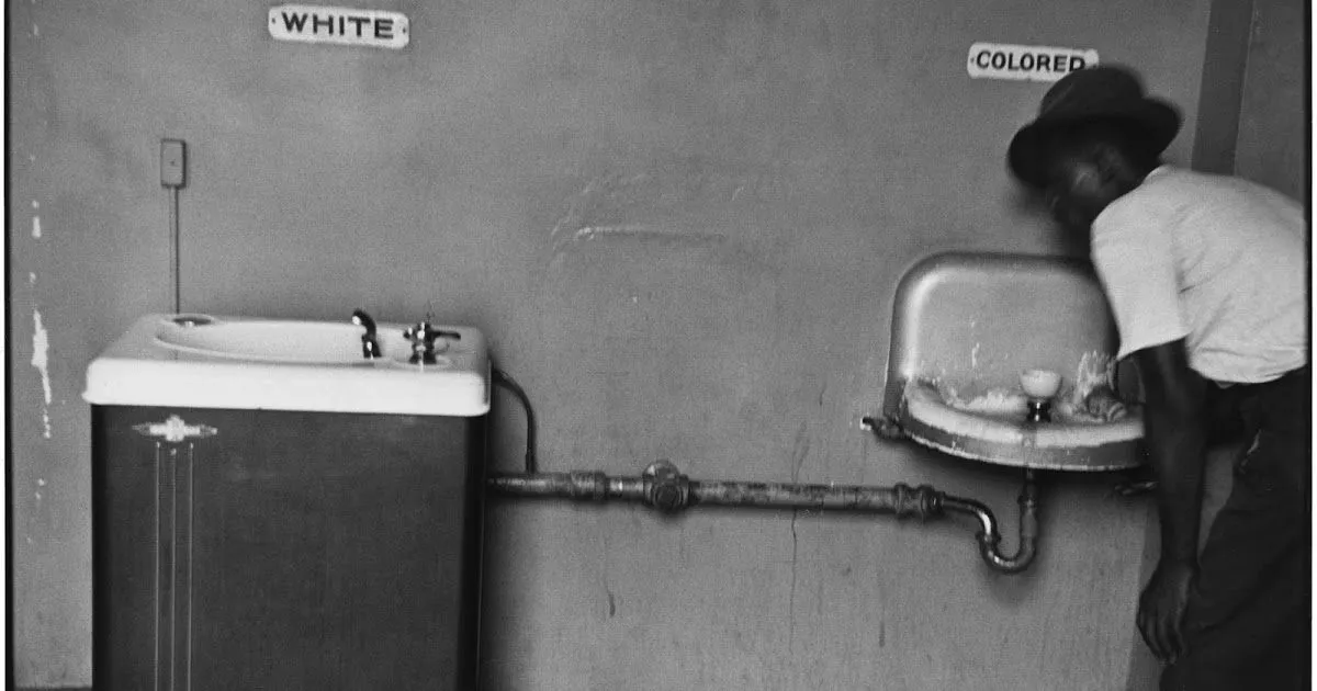 Segregation fountain, North Carolina, 1950.jpg