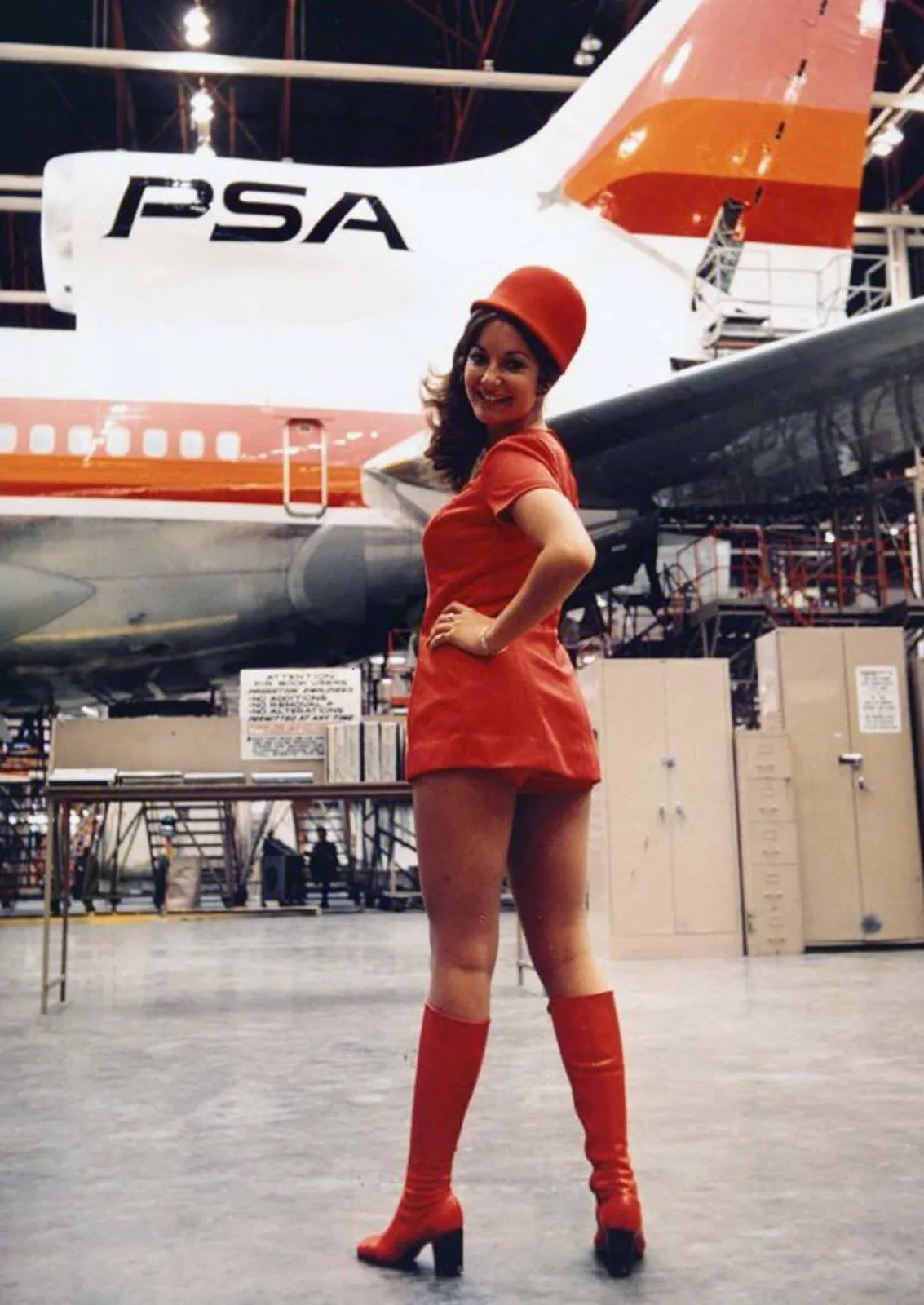 sexy-stewardesses-pictures-history (3).webp