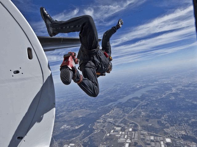 Skydiving.gif
