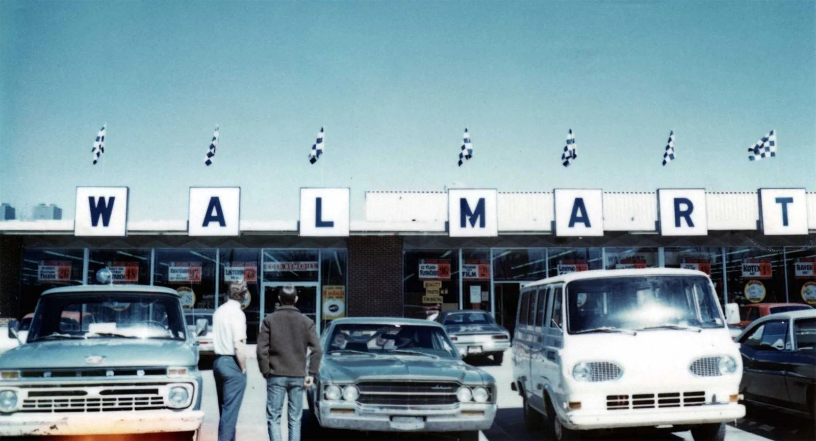 Store-1-in-the-early-1970s-2-Courtesy-the-Walmart-Museum.webp