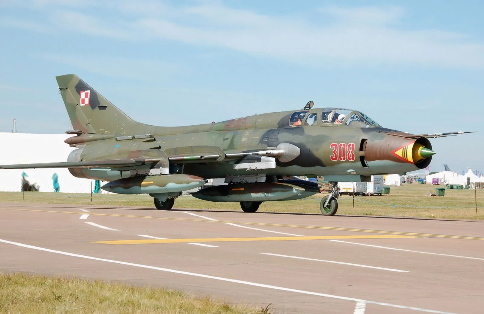 Sukhoi_Su-22UM-3K_Fitter_at_RIAT_2010_arp.webp