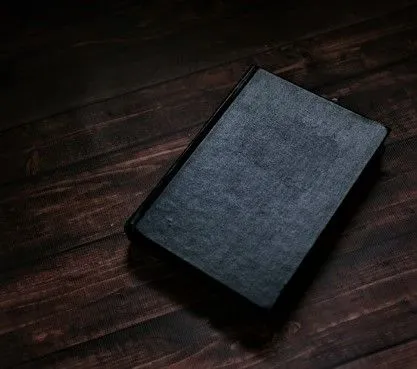 Table Book.webp