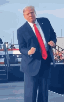 tenortrumpdance.gif