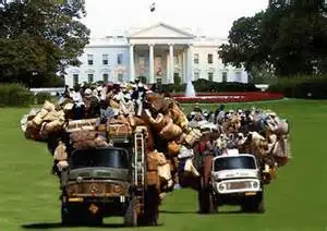 th0HWNE7R3 clintons leaving white house.webp