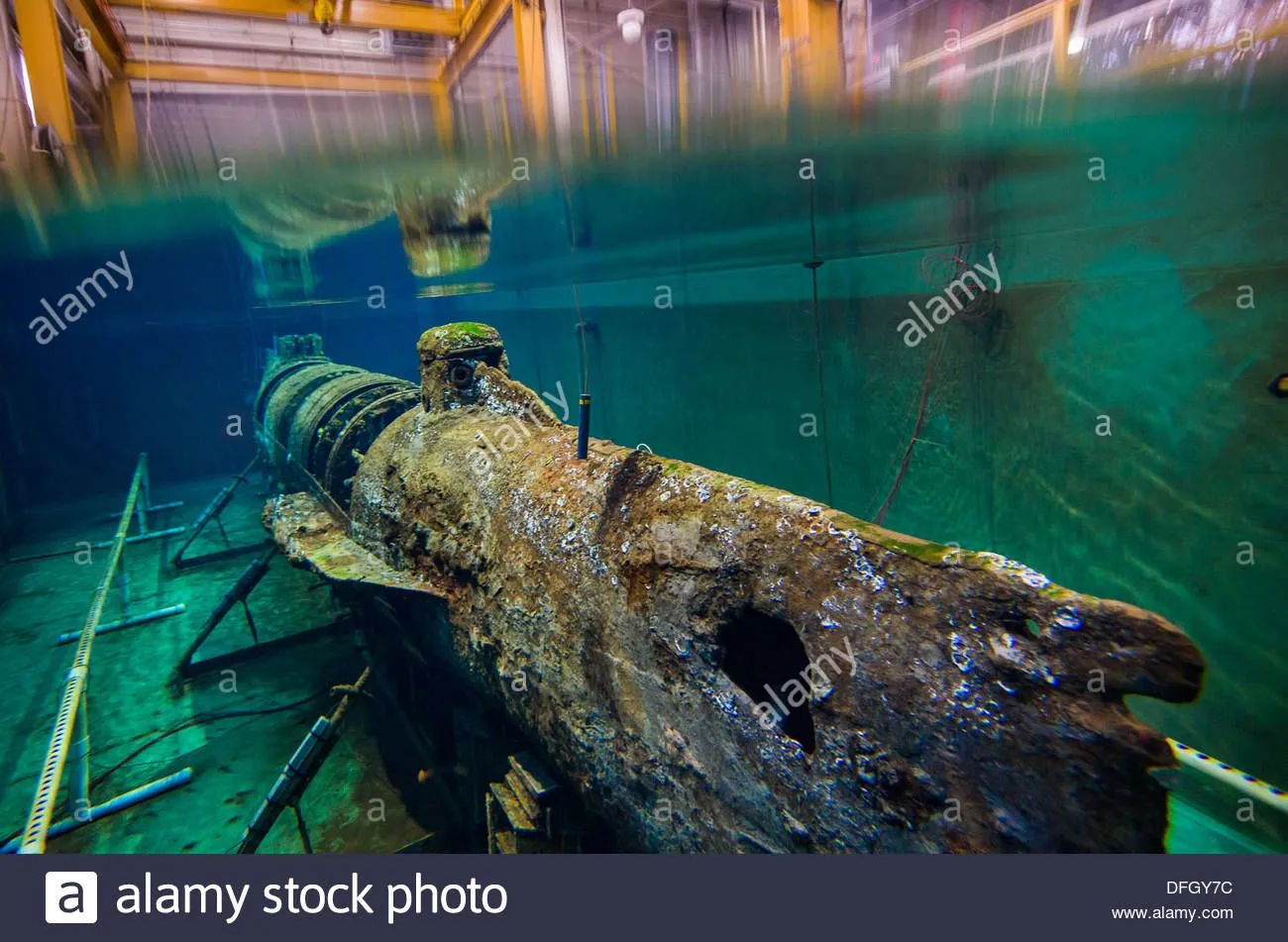 the-hl-hunley-a-confederate-civil-war-era-submarine-sits-in-its-water-DFGY7C.webp