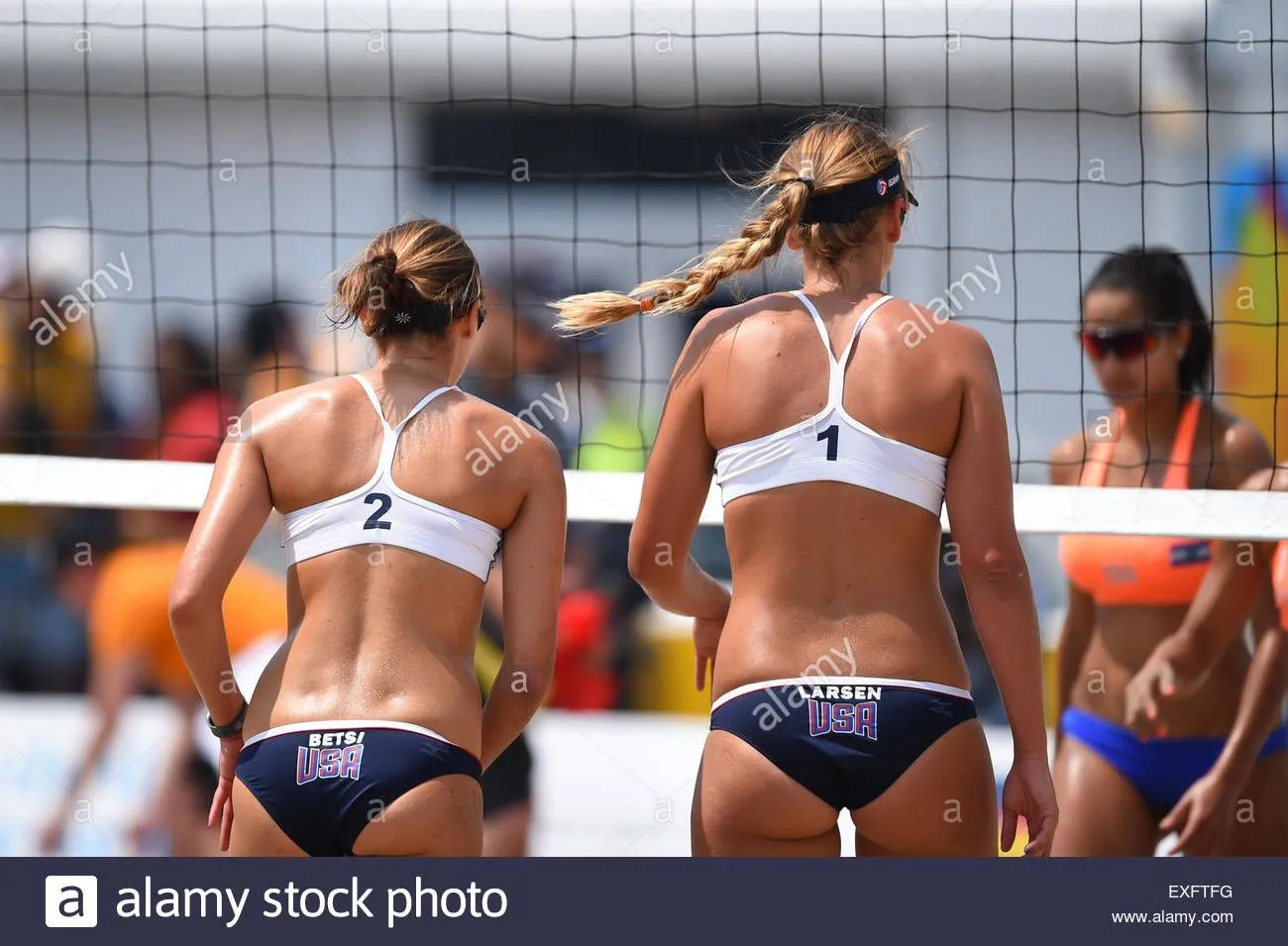 toronto-ontario-canada-13th-july-2015-womens-beach-volleyball-match-EXFTFG.webp