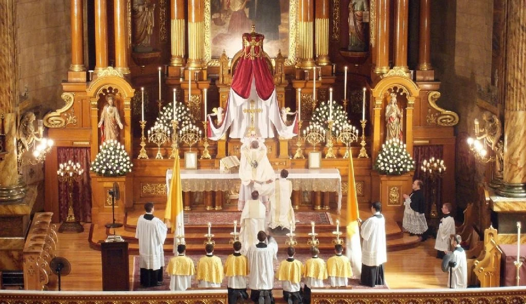 Tradtional-Latin-Mass-1024x592.webp