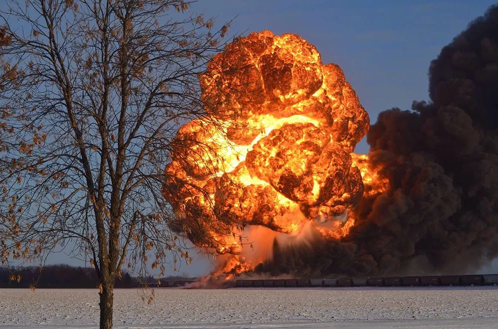 train-oil-fireball-explosion-casselton-north-dakota-dec2013_phmsa_1000.webp
