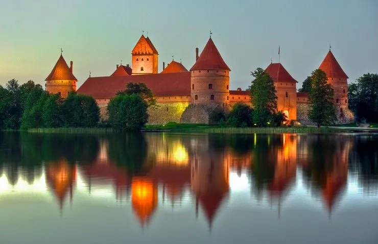Trakai-Island-Castle-2-740x478.webp