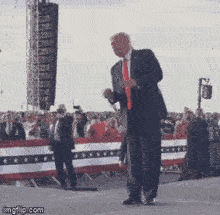 TrumpDance1.gif