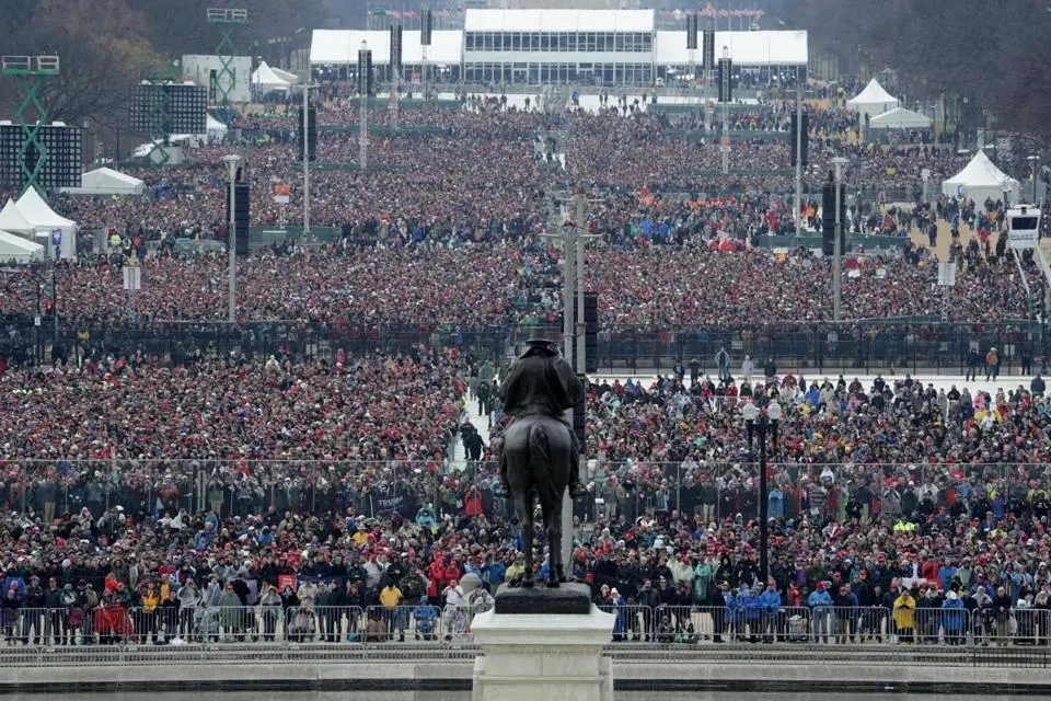 TrumpInaugCNN-Gigapixel_20Jan2017_1215_back.webp