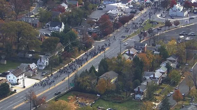 trumpwalkout _OP_6_CP__1479138189497_2275604_ver1.0_640_360.webp