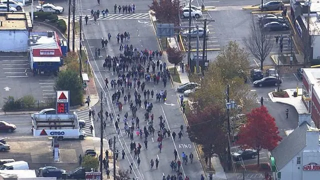 trumpwalkout _OP_7_CP__1479138189019_2275603_ver1.0_640_360.webp