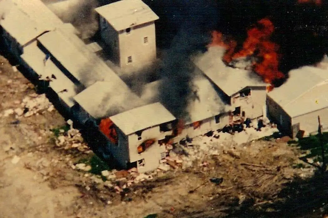 Waco-compound-burning.-April-19-1993.-JSTOR.webp