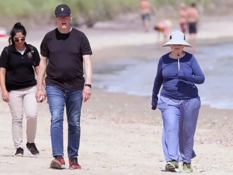 Whats-Wrong-with-Hillary-Hillary-Clinton-Spotted-in-the-Hamptons.webp
