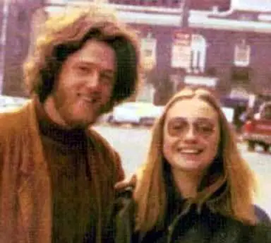 young-bill-hillary-bill-clinton-9773771-384-344.webp
