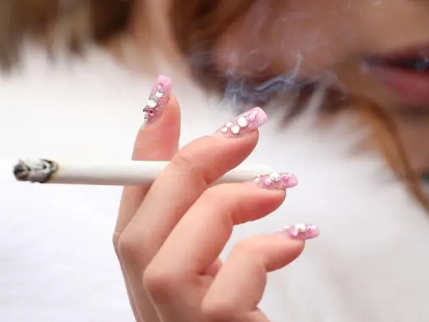 Youngwomansmoker1.webp