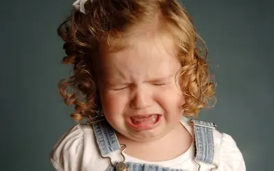 cute-little girl cry wallpaper_1920x1200-cutelittlebabies_blogspot_com.webp