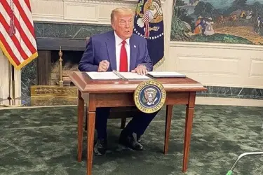trump small table desk.jpeg