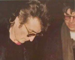 $1 rare lennon signing.webp