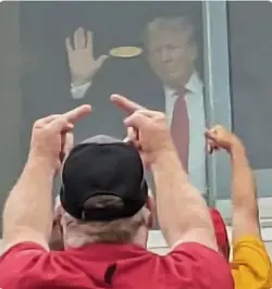 flipofftrump.webp flipofftrump.webp