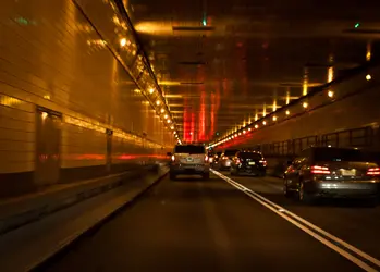 Inside_Lincoln_Tunnel_NY_NJ.webp