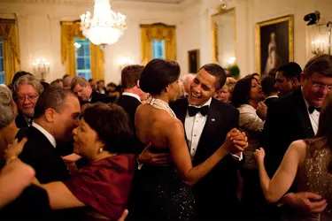 barack-michelle-obama-celebrity-parties-ball.webp