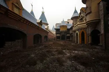 $China-Abandoned-Fake-Disneyland.webp