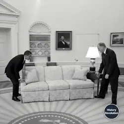 Obama vs Trump couch attitude.webp