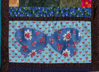 $Glad Rag Longwing Lantern Quilt applique 6.webp