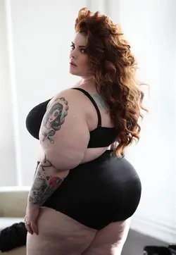 plus-sized-supermodel-tess-holliday-first-photoshoot-milk-modelling-agency-26.webp