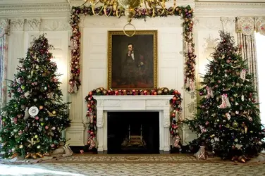 $state dinning room 2012.webp