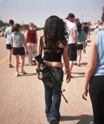$israeli_girl_carbine.jpg