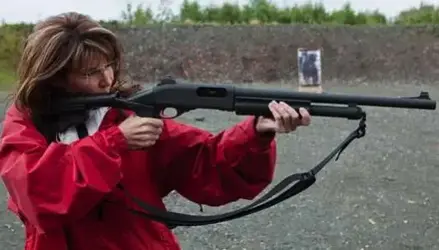$Sarah-Palin-gun.webp