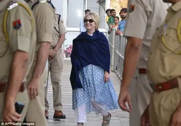 hillary fashion.webp