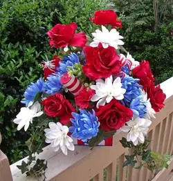 c7652897a2fd20b74236c4b9ae45ff79--holiday-centerpieces-wedding-centerpieces.webp