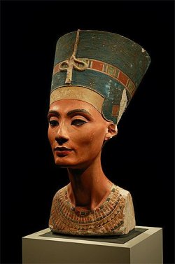$398px-Nefertiti_30-01-2006.jpg