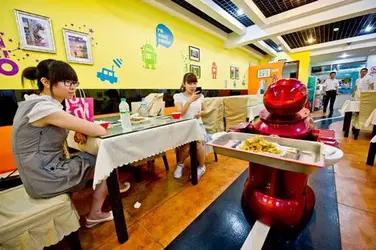 $robot_restaurant.webp