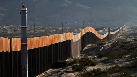 mexico_border_wall_1_0.webp