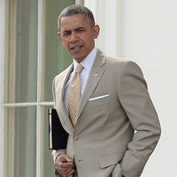 19-barack-obama-tan-suit_w700_h700.jpg