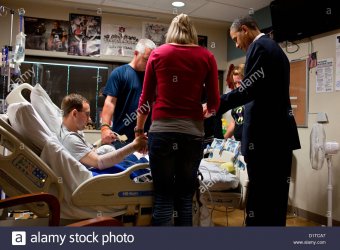 us-president-barack-obama-prays-with-a-wounded-service-member-and-D1TCA7.jpg