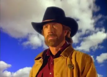 Chuck_Norris_nel_ruolo_del_Texas_Ranger_Cordell_Walker.webp