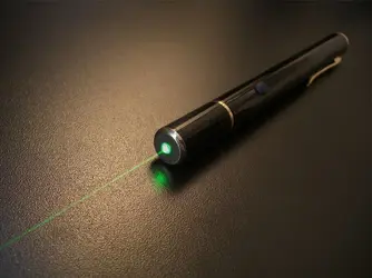 $35mW-Green-Laser-Pointer-infiniti-series-working-status.webp