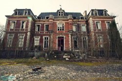 abandoned-mansion-france.jpg