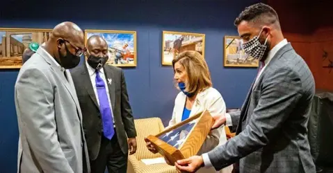 philonise-floyd-and-nancy-pelosi-700x366.webp