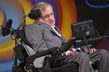 171024-stephen-hawking-mn-0815_953219935e603bb43540a4f0aa4ca100.webp