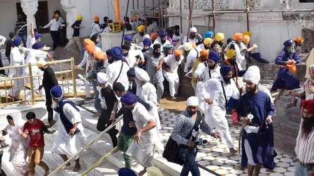 sikhs-around-the-world-are-really-embarrassed-about-that-golden-temple-sword-fight-1402352158.webp sikhs-around-the-world-are-really-embarrassed-about-that-golden-temple-sword-fight-1402352158.webp
