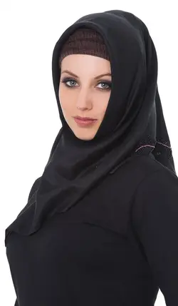 rula-black-hijab.webp
