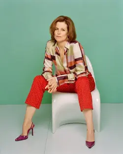Sigourney-Weaver-Legs-Images-819x1024.webp