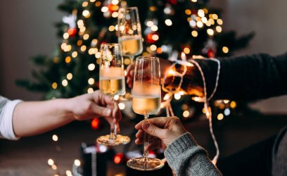 Friends-toasting-with-sparkling-wine-at-Christmas-party.jpg